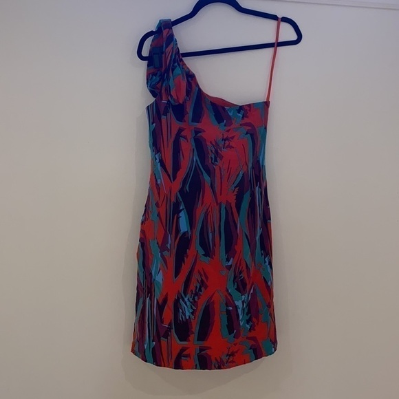 Bcbgmaxazria one shoulder coral passion midi dress 100% silk Size 4 - Picture 6 of 17
